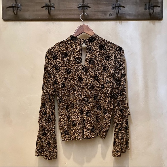 πͺΆ3/$35 Boho Double Ruffle Bell-Sleeve Keyhole Black & Tan Floral Print Blouse-S - Picture 3 of 14